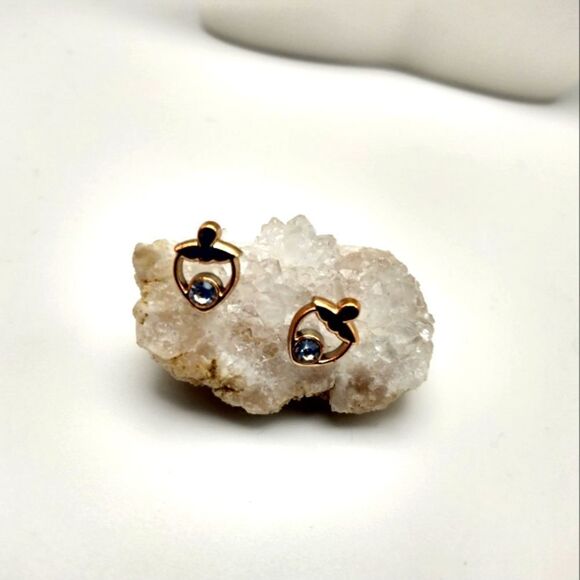 Adorable acorn crystal earrings‎